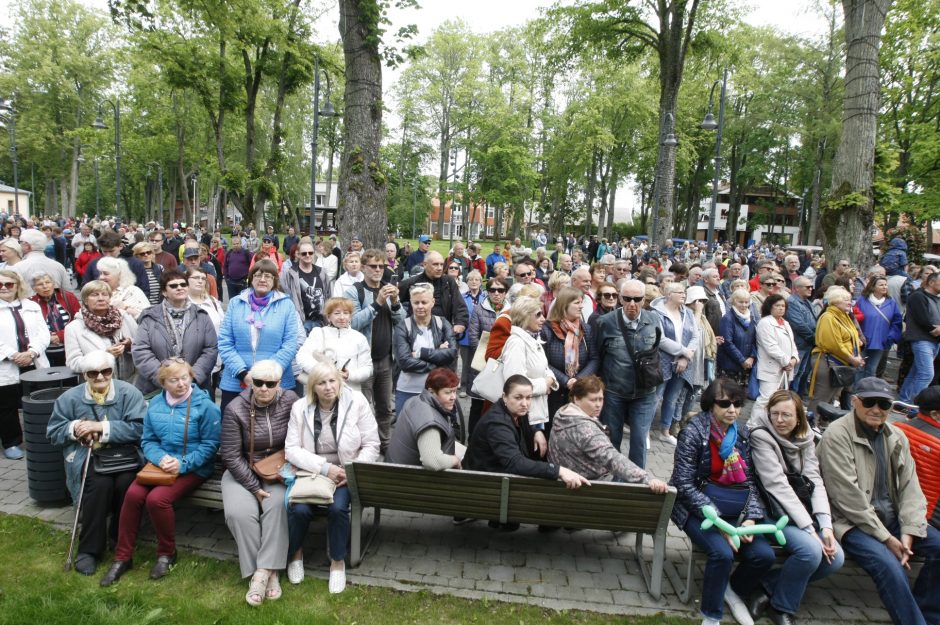 S. Povilaičio garbei – maestro autografas ant Palangos koncertų salės fasado