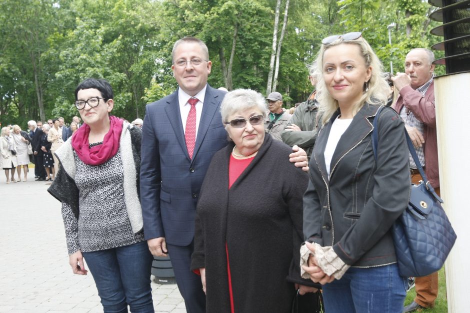 S. Povilaičio garbei – maestro autografas ant Palangos koncertų salės fasado