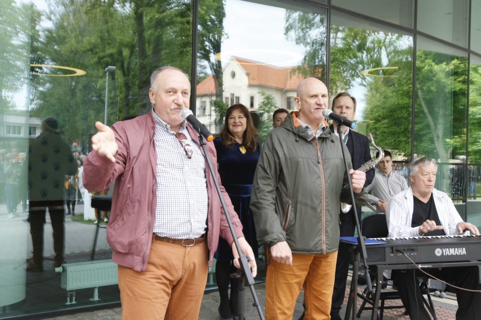 S. Povilaičio garbei – maestro autografas ant Palangos koncertų salės fasado