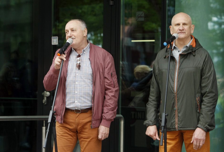 S. Povilaičio garbei – maestro autografas ant Palangos koncertų salės fasado