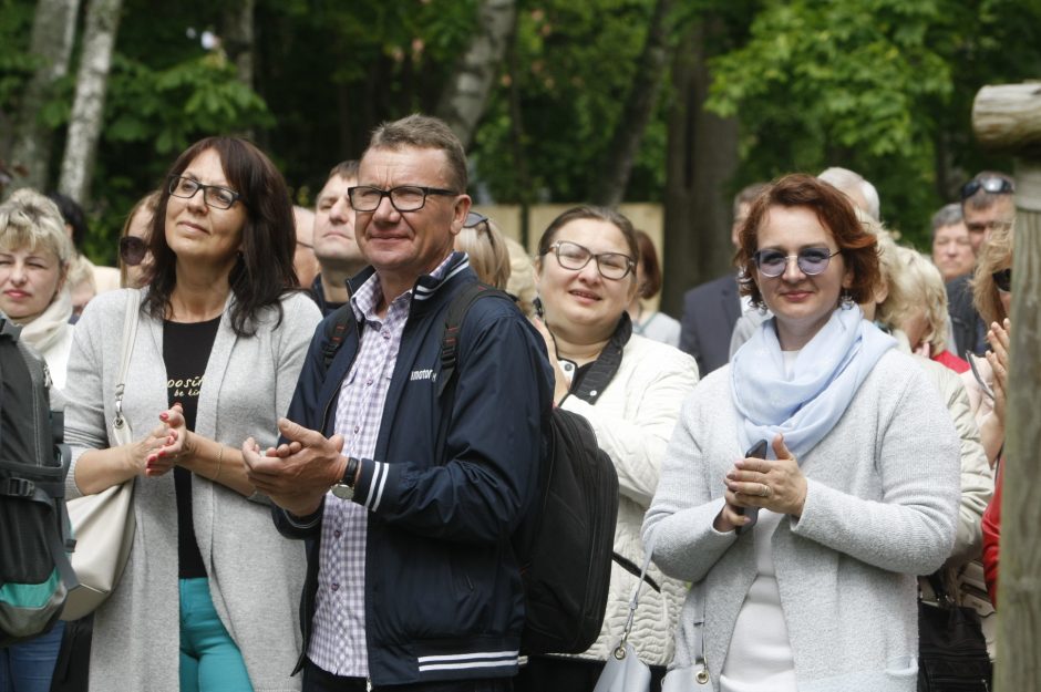 S. Povilaičio garbei – maestro autografas ant Palangos koncertų salės fasado