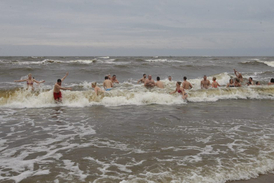 Sveikuoliai nėrė į žiemišką Baltiją