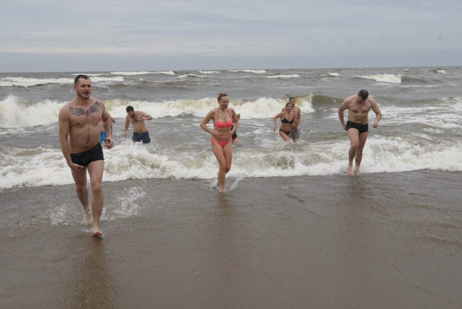 Sveikuoliai nėrė į žiemišką Baltiją