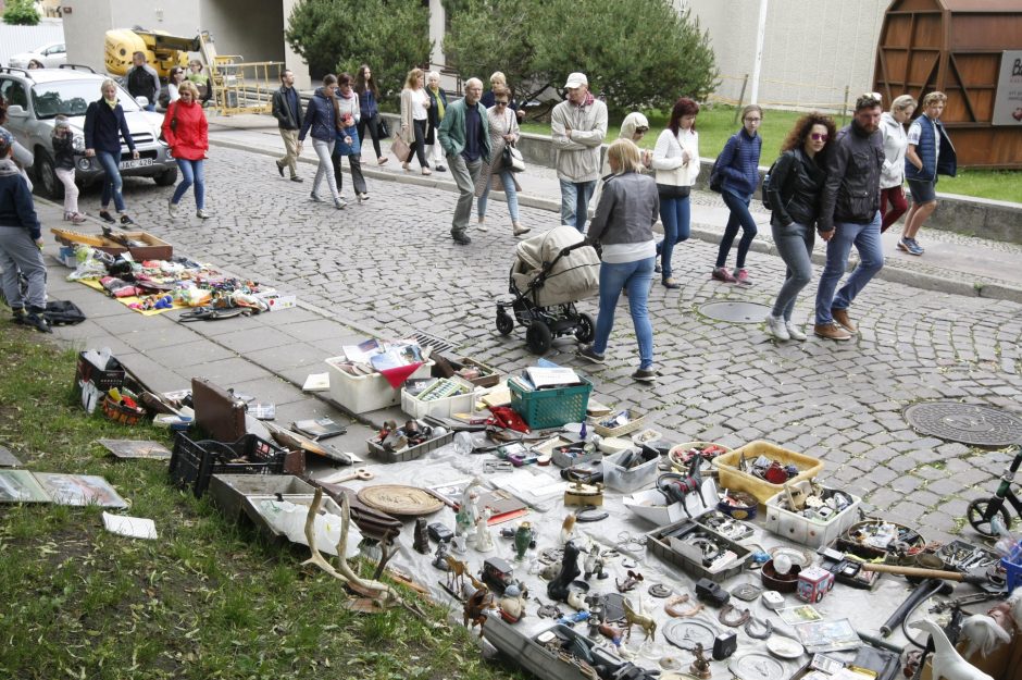 Senamiestyje ir vėl šurmuliavo blusų turgus