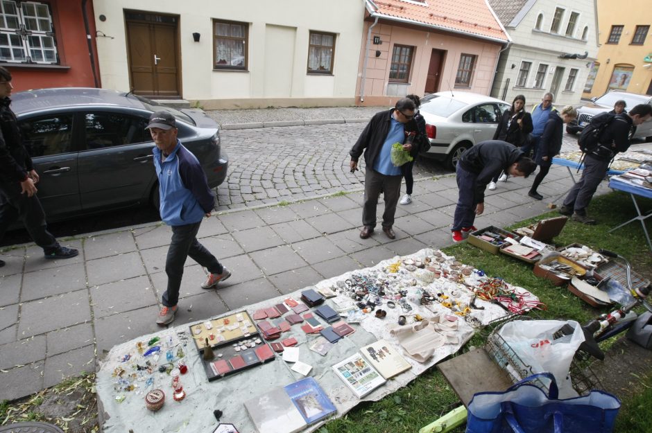 Senamiestyje ir vėl šurmuliavo blusų turgus