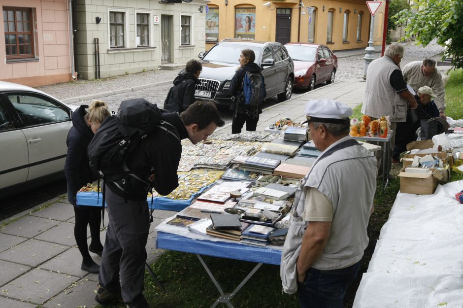 Senamiestyje ir vėl šurmuliavo blusų turgus