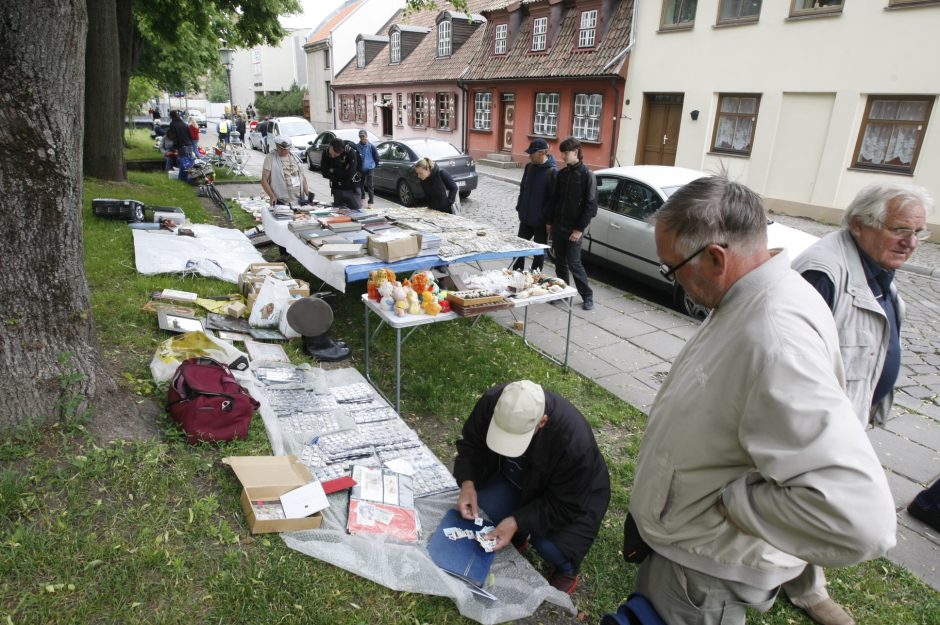 Senamiestyje ir vėl šurmuliavo blusų turgus