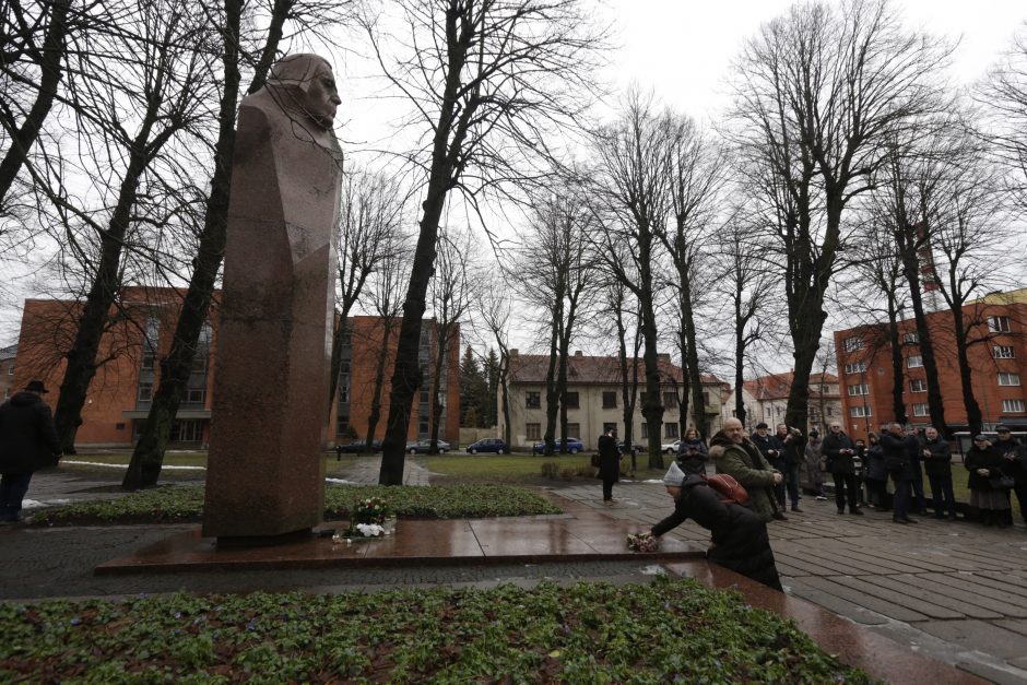 Klaipėdiečiai vėl nusilenkė K. Donelaičiui