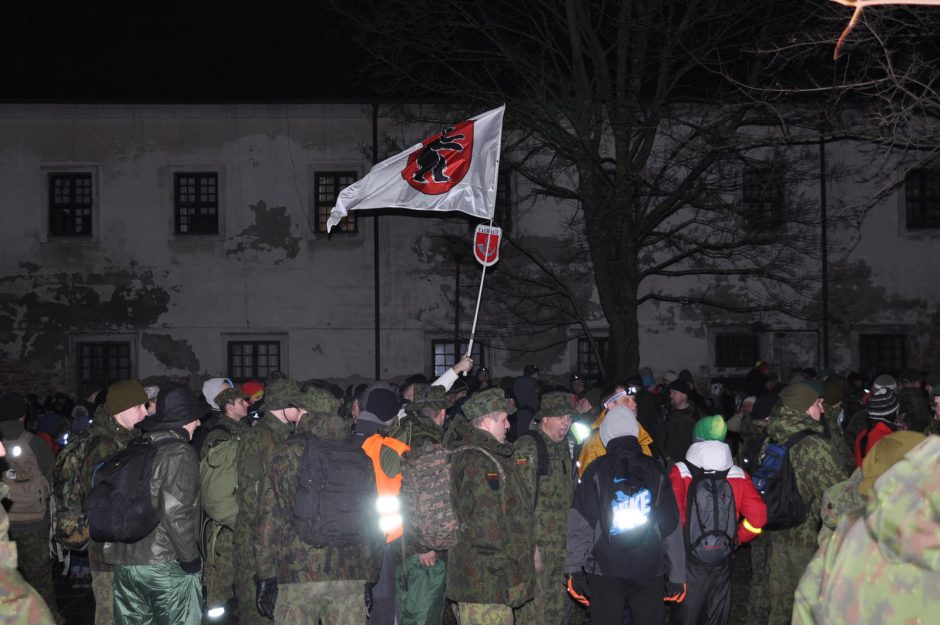 Naktiniame žygyje „Klaipėdos sukilimo dalyvių keliais“ – daugybė dalyvių