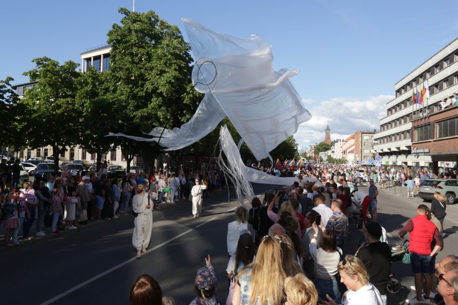 Jūros šventės eisena nuvilnijo Klaipėdos gatvėmis