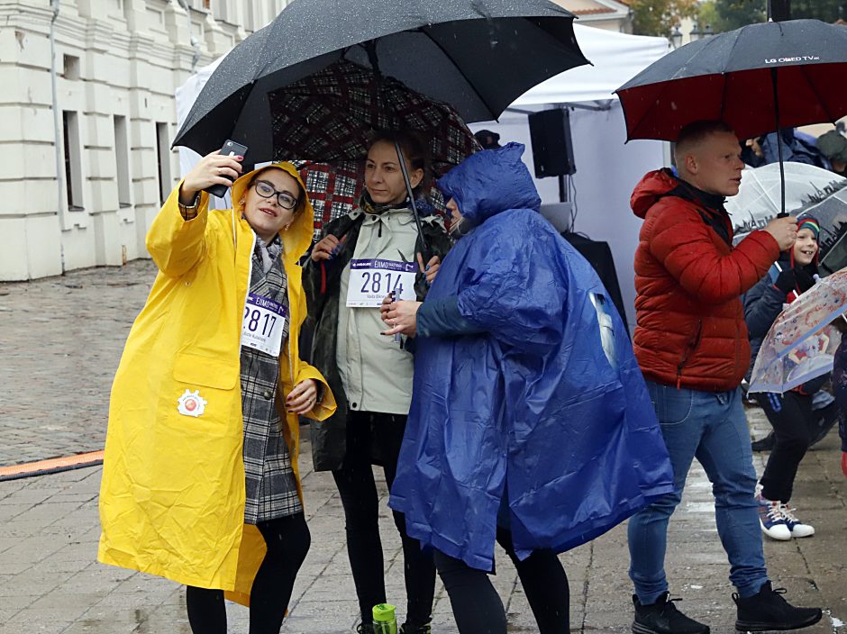 Tūkstančiai kauniečių nepabūgo prasto oro ir ryžosi dalyvauti ėjimo varžybose