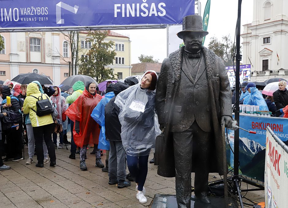 Tūkstančiai kauniečių nepabūgo prasto oro ir ryžosi dalyvauti ėjimo varžybose