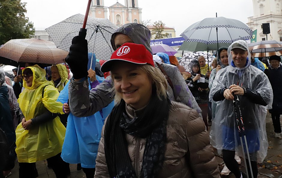 Tūkstančiai kauniečių nepabūgo prasto oro ir ryžosi dalyvauti ėjimo varžybose