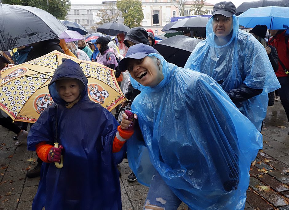 Tūkstančiai kauniečių nepabūgo prasto oro ir ryžosi dalyvauti ėjimo varžybose