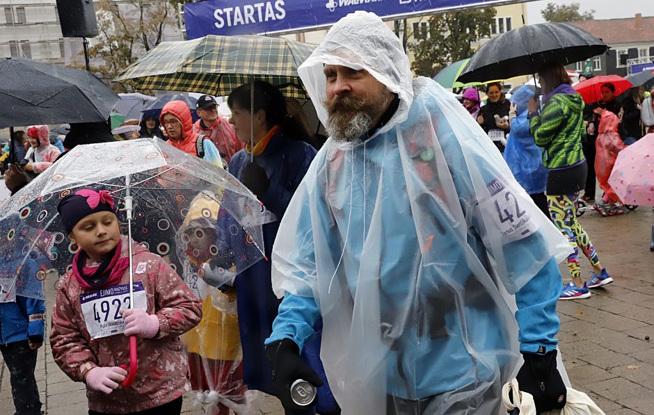 Tūkstančiai kauniečių nepabūgo prasto oro ir ryžosi dalyvauti ėjimo varžybose