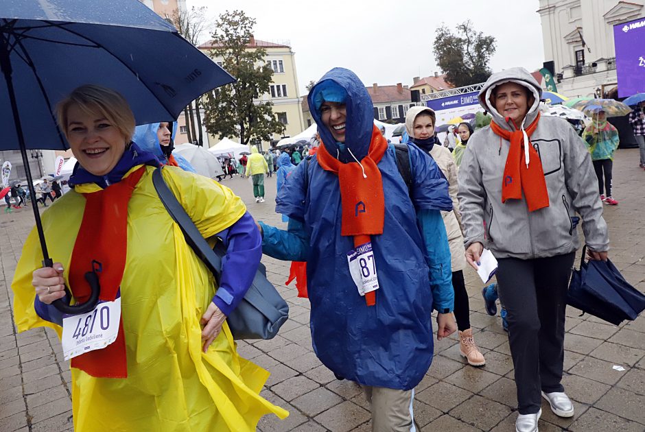 Tūkstančiai kauniečių nepabūgo prasto oro ir ryžosi dalyvauti ėjimo varžybose