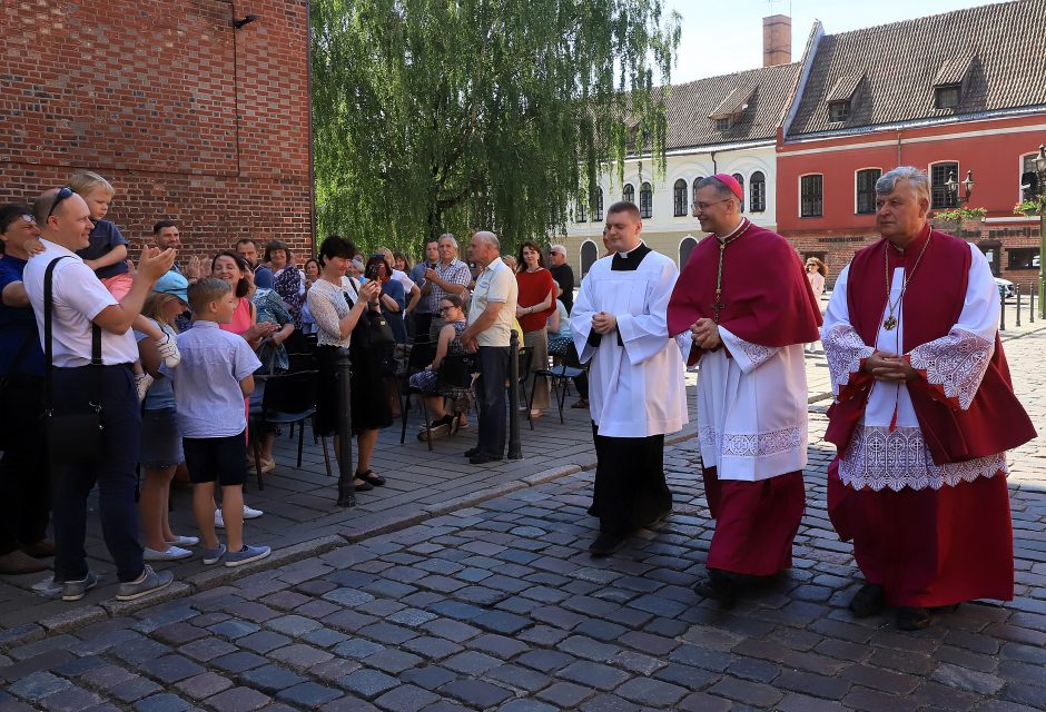 Arkivyskupas K. Kėvalas sutiktas Kauno katedroje: melskitės už mane!