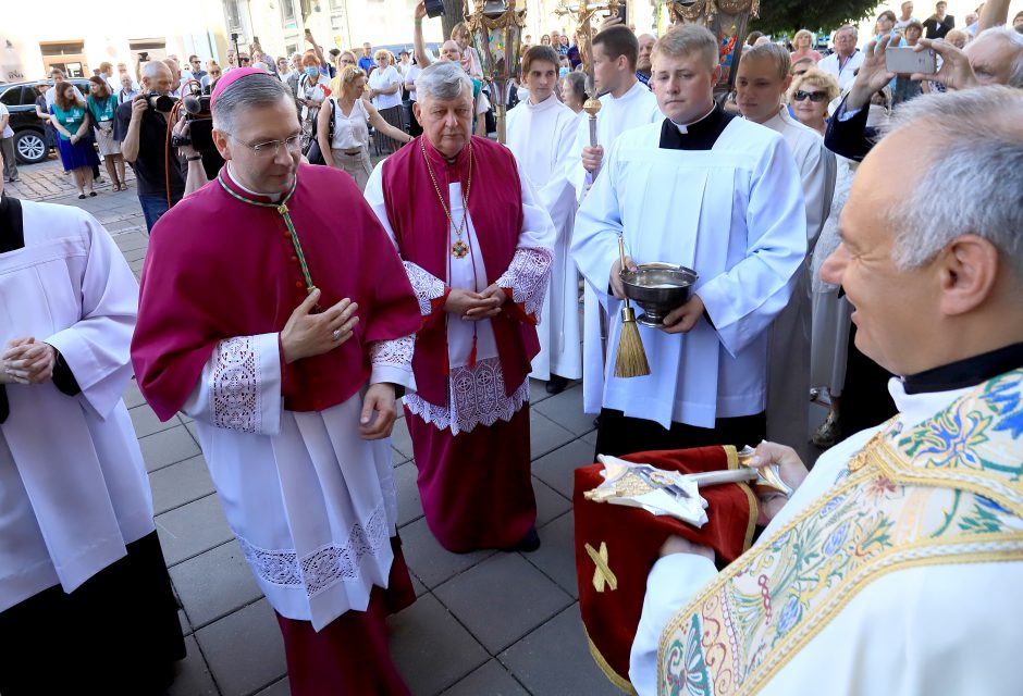 Arkivyskupas K. Kėvalas sutiktas Kauno katedroje: melskitės už mane!