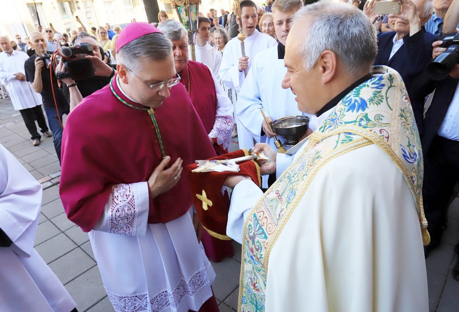 Arkivyskupas K. Kėvalas sutiktas Kauno katedroje: melskitės už mane!