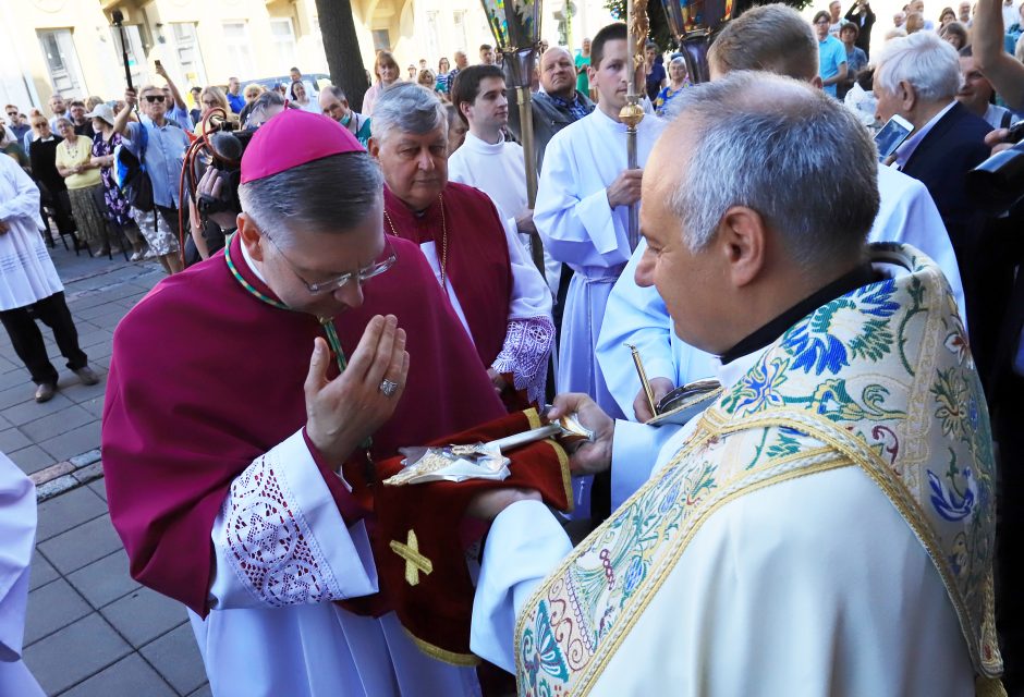 Arkivyskupas K. Kėvalas sutiktas Kauno katedroje: melskitės už mane!