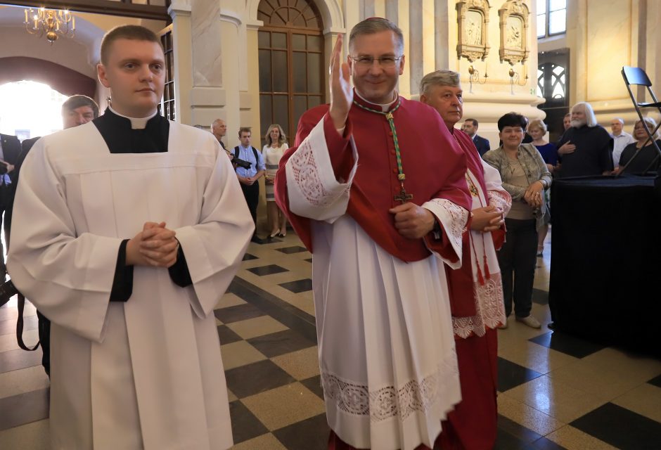 Arkivyskupas K. Kėvalas sutiktas Kauno katedroje: melskitės už mane!