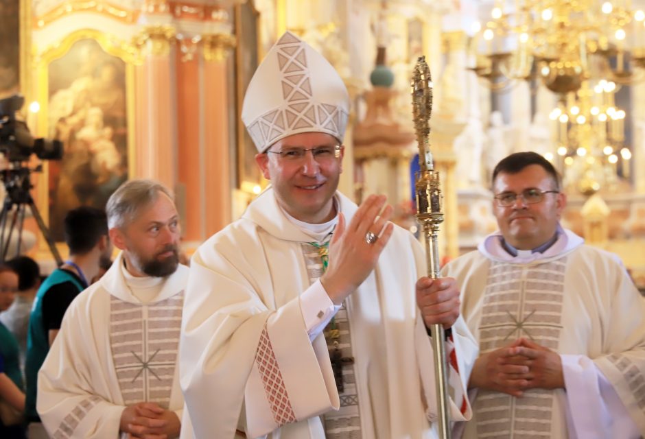 Arkivyskupas K. Kėvalas sutiktas Kauno katedroje: melskitės už mane!