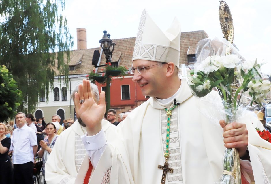 Arkivyskupas K. Kėvalas sutiktas Kauno katedroje: melskitės už mane!