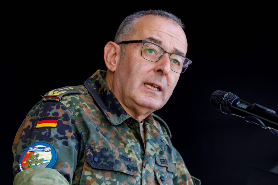 Vokietijos gynybos vadas perspėja: Rusija nukreipia kariuomenę į Vakarus