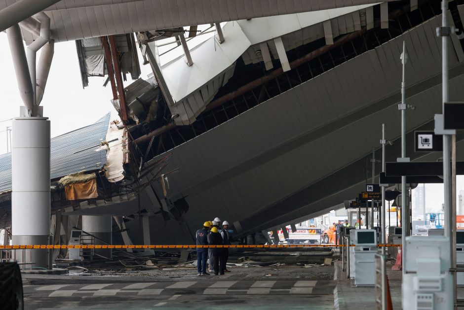 Indijoje įgriuvo Naujojo Delio oro uosto terminalo stogas