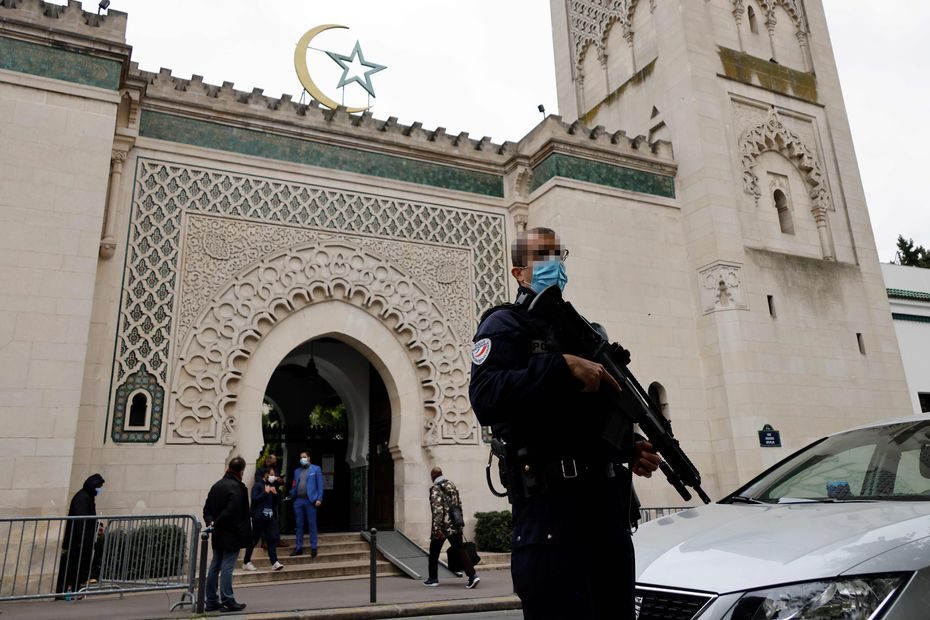 Prancūzijos valdžia tikrina mečetes, įtariamas tikinčiųjų radikalizavimu