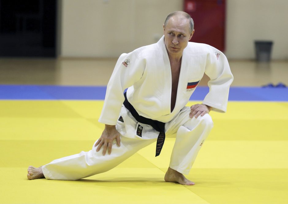 Vietoje Paryžiaus olimpiados rusai per televiziją galės žiūrėti V. Putiną