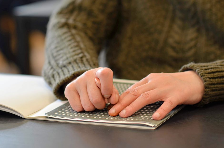 Didžiausi leidėjai Brailio raštu ragina laikytis aukščiausių kokybės standartų 