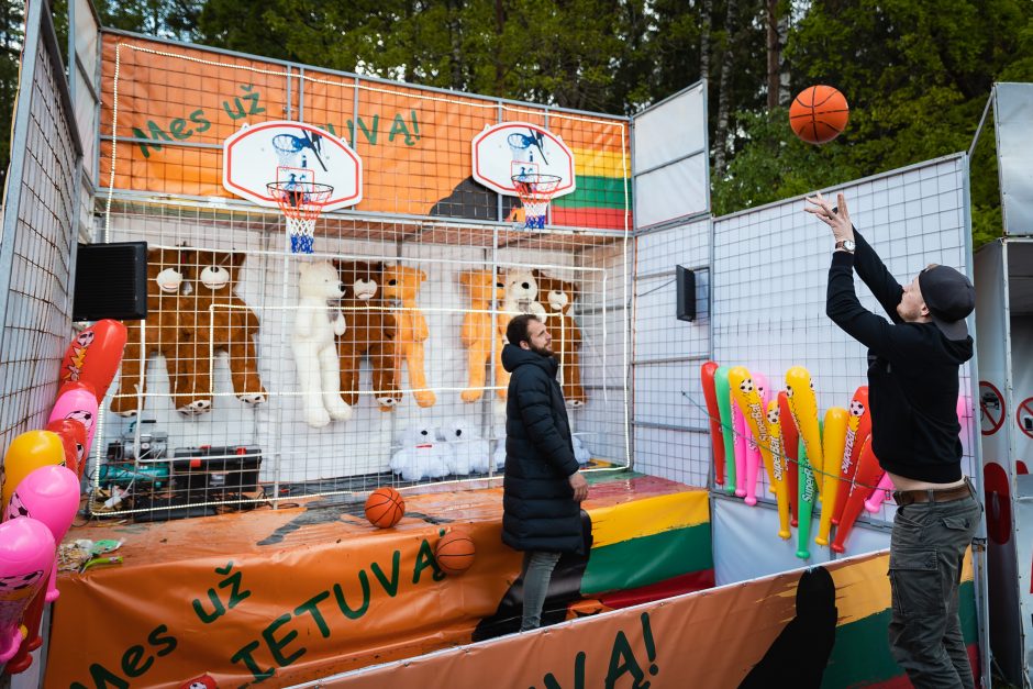 Baikerių fiesta: plieninės pramogos, muzika ir įspūdingiausiųjų rinkimai