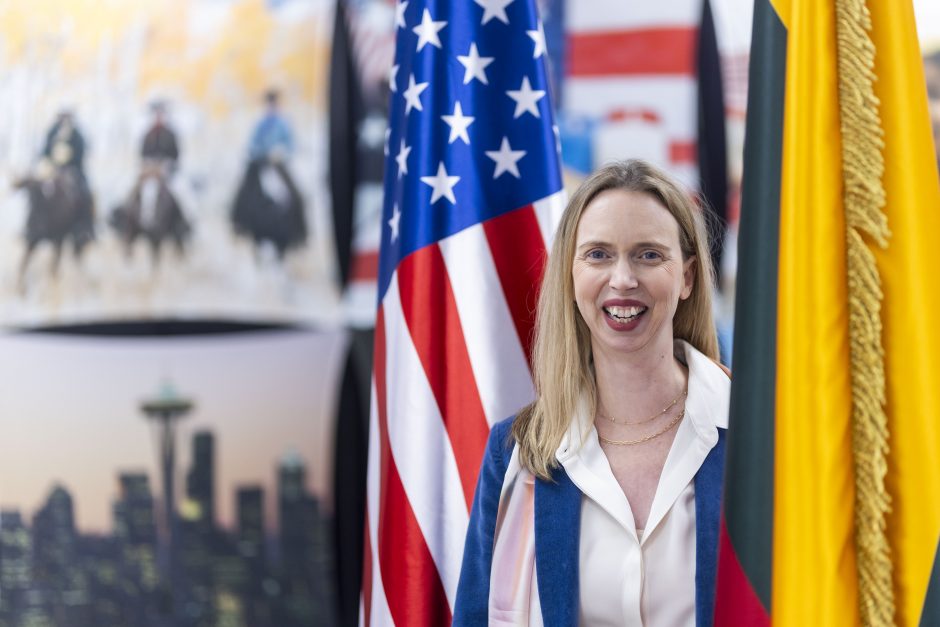 Ambasadorė žada, kad nauji iššūkiai pasaulyje neišjudins JAV iš Rytų Europos