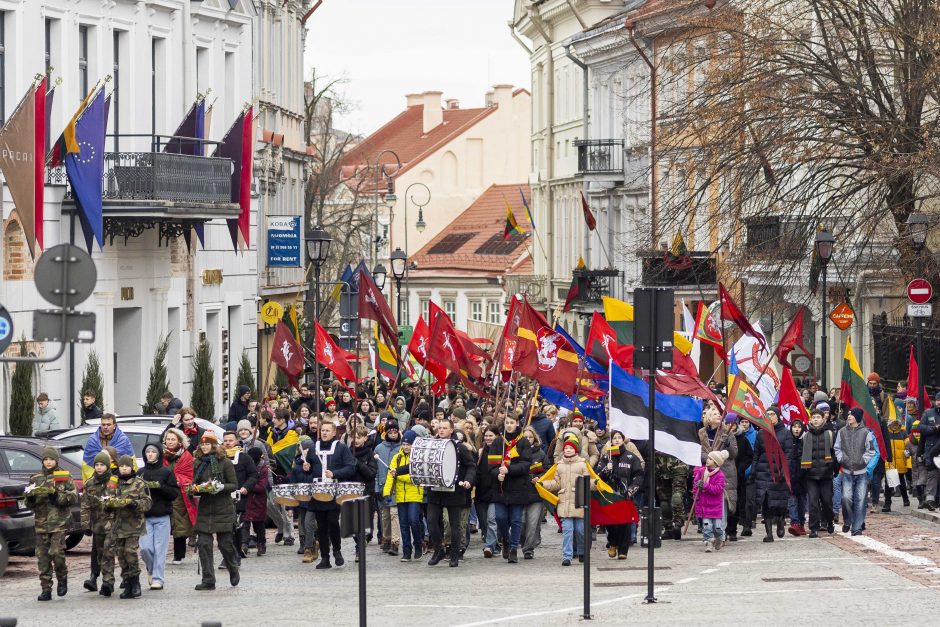 Lietuvos jaunimas Vasario 16-ąją mini eisenoje simboliniu valstybės keliu