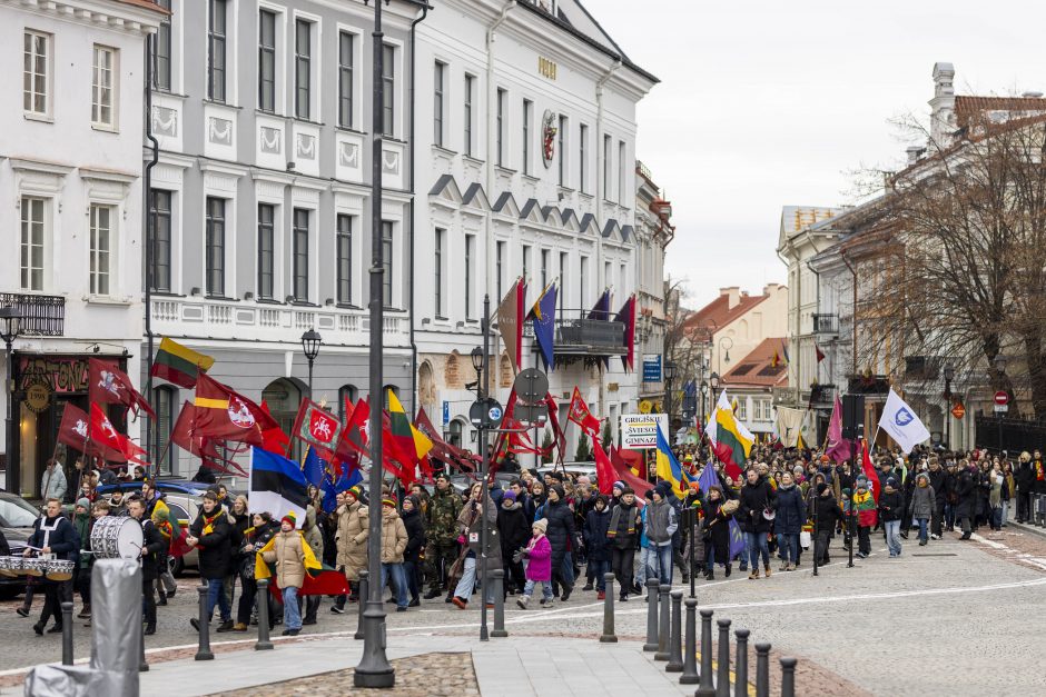 Lietuvos jaunimas Vasario 16-ąją mini eisenoje simboliniu valstybės keliu