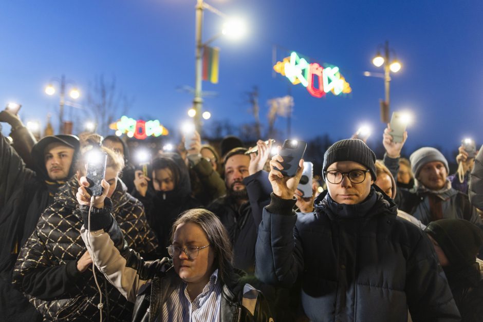 Apie pusė tūkstančio žmonių Vilniuje susirinko pagerbti A. Navalno