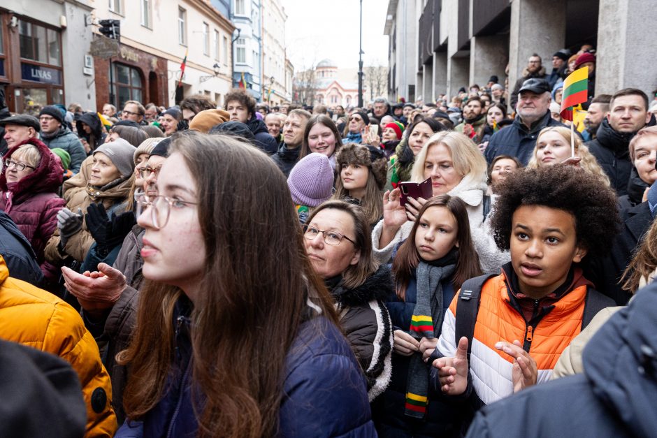 Prie Signatarų namų – kritikos strėlės valdžiai ir tylos minutė A. Navalnui