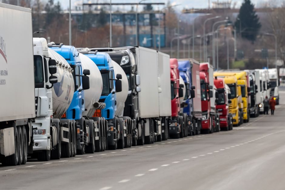 Ukraina: per sieną su Lenkija jau praleidžiami tušti sunkvežimiai