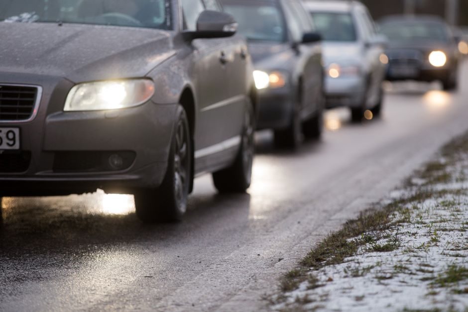 Kelininkai: naktį eismo sąlygas sunkins gūsingas vėjas