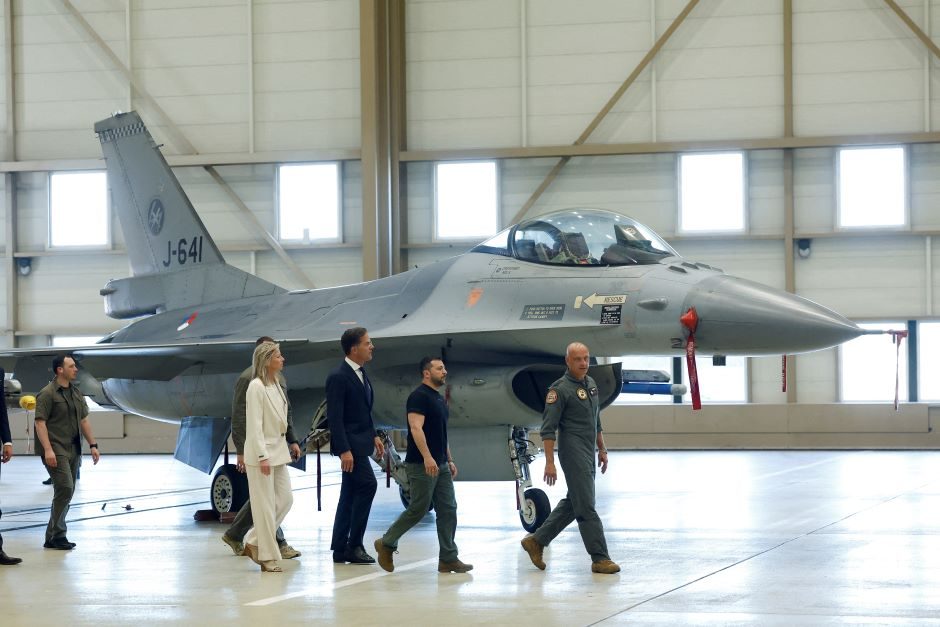 Ministrė: Nyderlandai pirmuosius naikintuvus F-16 Ukrainai pristatys kitais metais