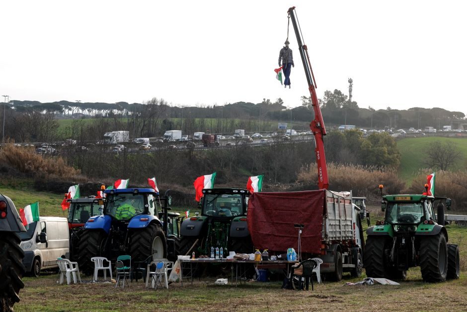 Italijos ūkininkai surengė simbolinį protestą prie Koliziejaus