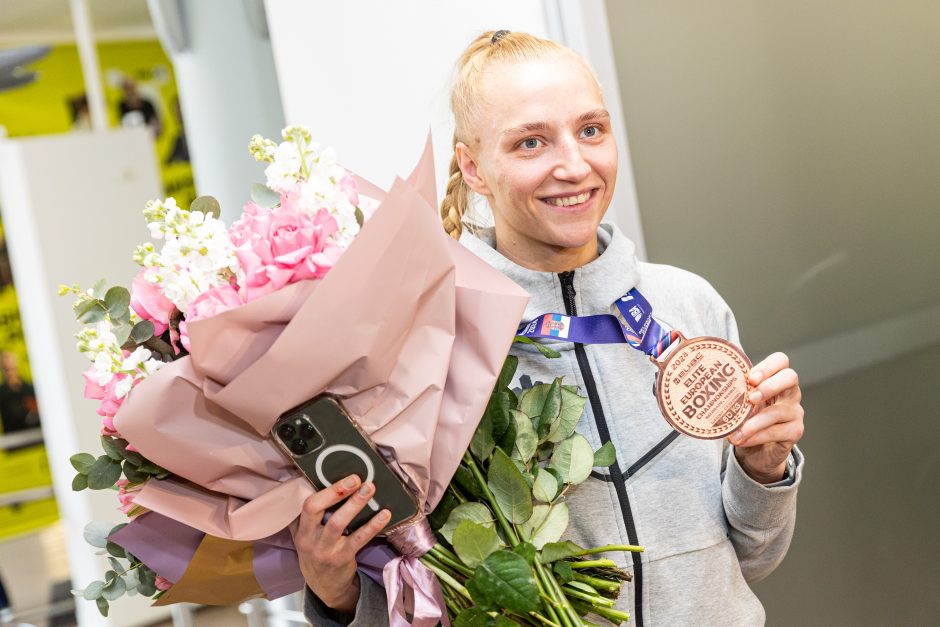 Grįžo bokso čempionato bronzos medalininkė A. Starovoitova