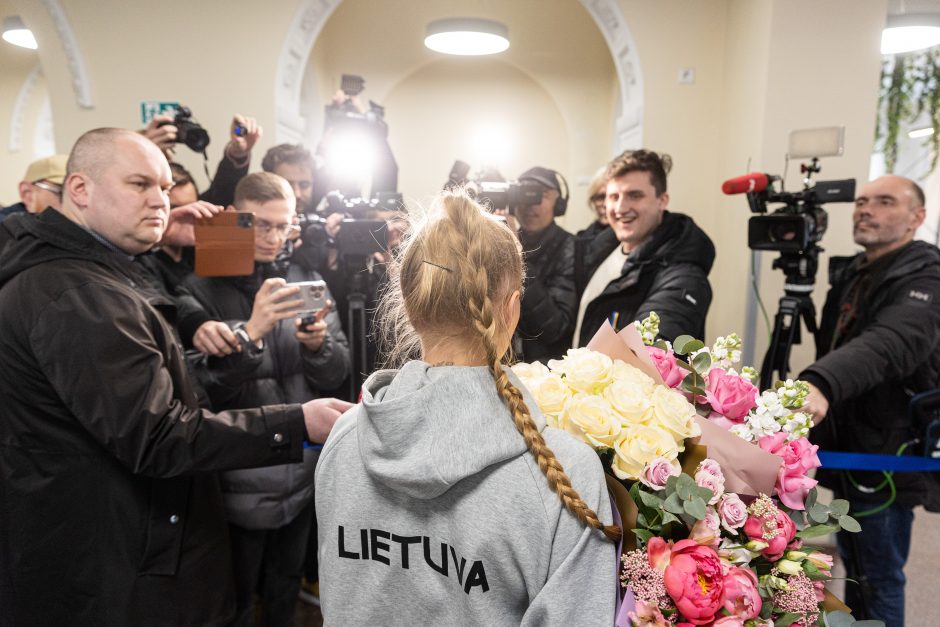 Grįžo bokso čempionato bronzos medalininkė A. Starovoitova