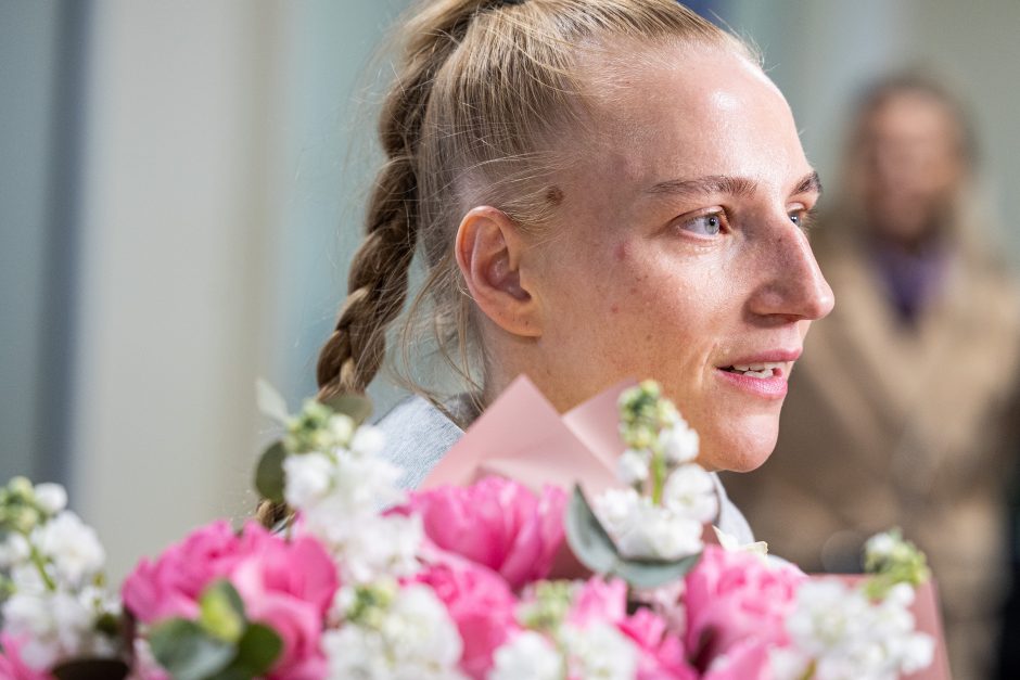 Grįžo bokso čempionato bronzos medalininkė A. Starovoitova