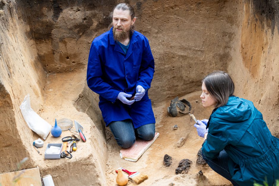 Verkių dvarvietės parke Vilniuje archeologai rado XIII–XIV amžių kapus