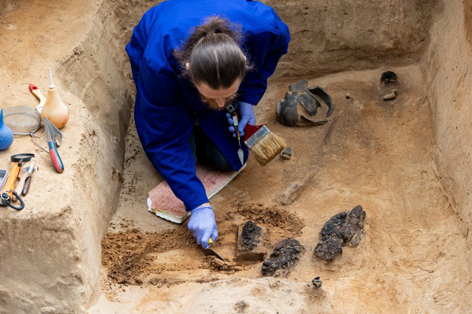 Verkių dvarvietės parke Vilniuje archeologai rado XIII–XIV amžių kapus