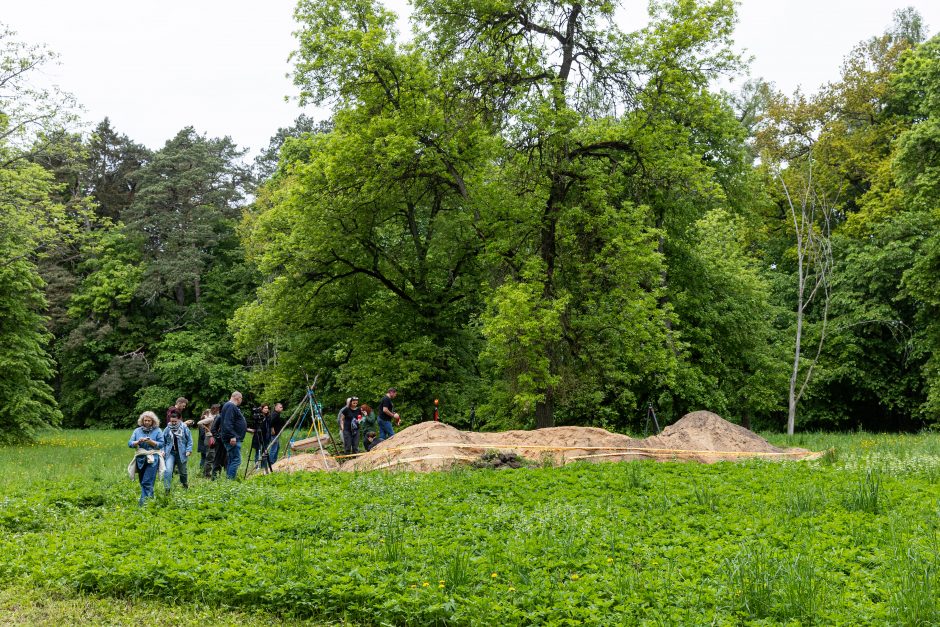 Verkių dvarvietės parke Vilniuje archeologai rado XIII–XIV amžių kapus