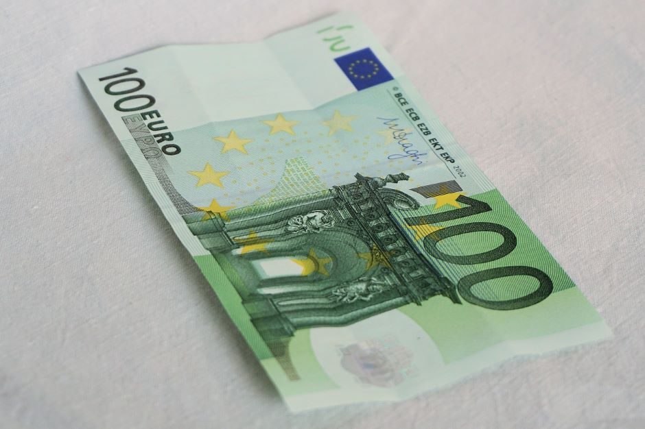 Šilutės bankomate – netikra šimto eurų kupiūra