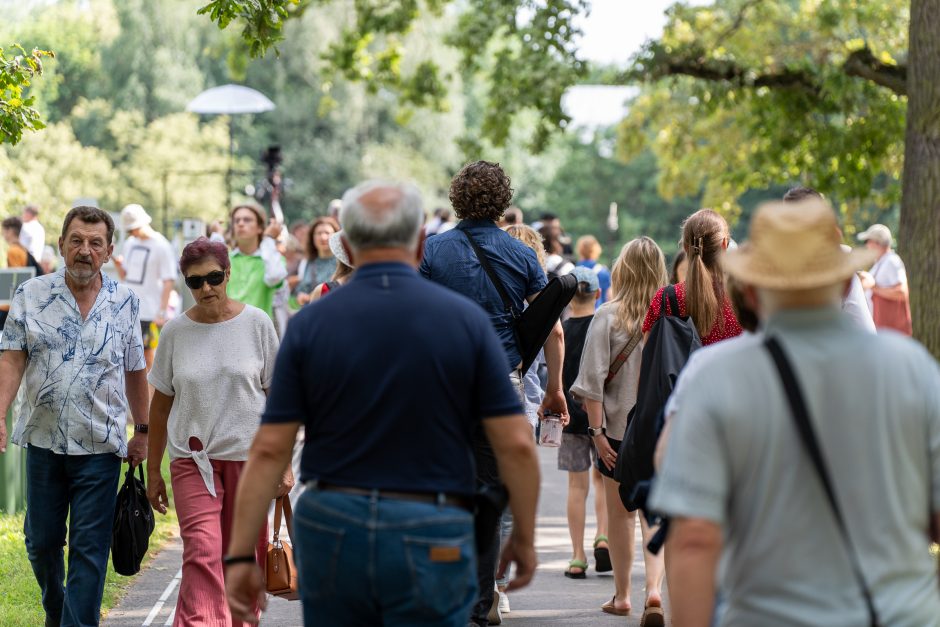 Šimtmečio šventė: minios žmonių traukia į Dainų slėnį